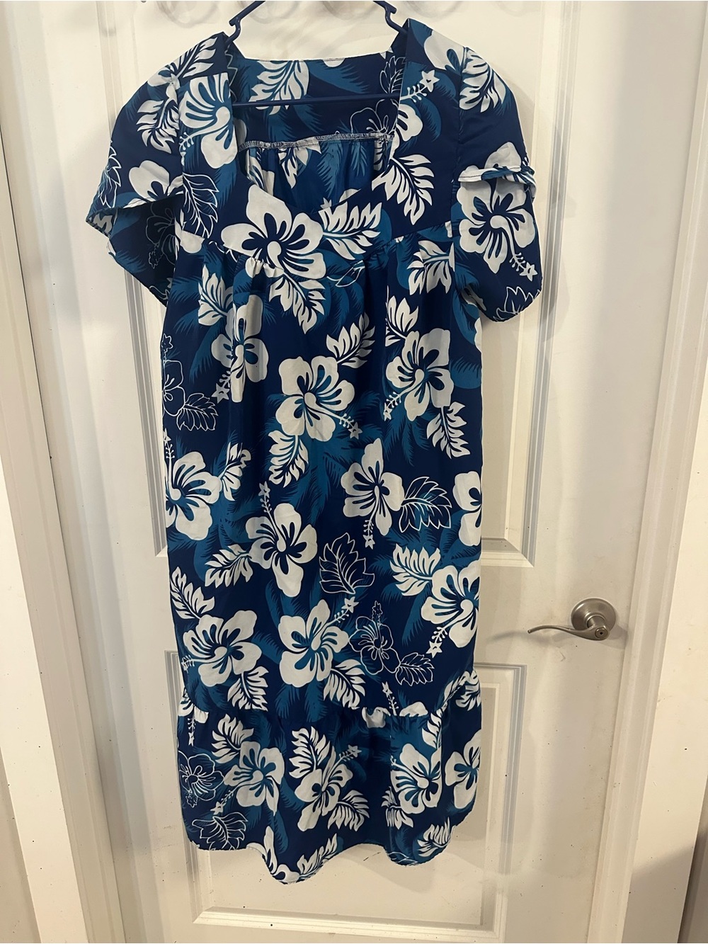 Source Unknown Blue & White Floral Hawaiian Dress